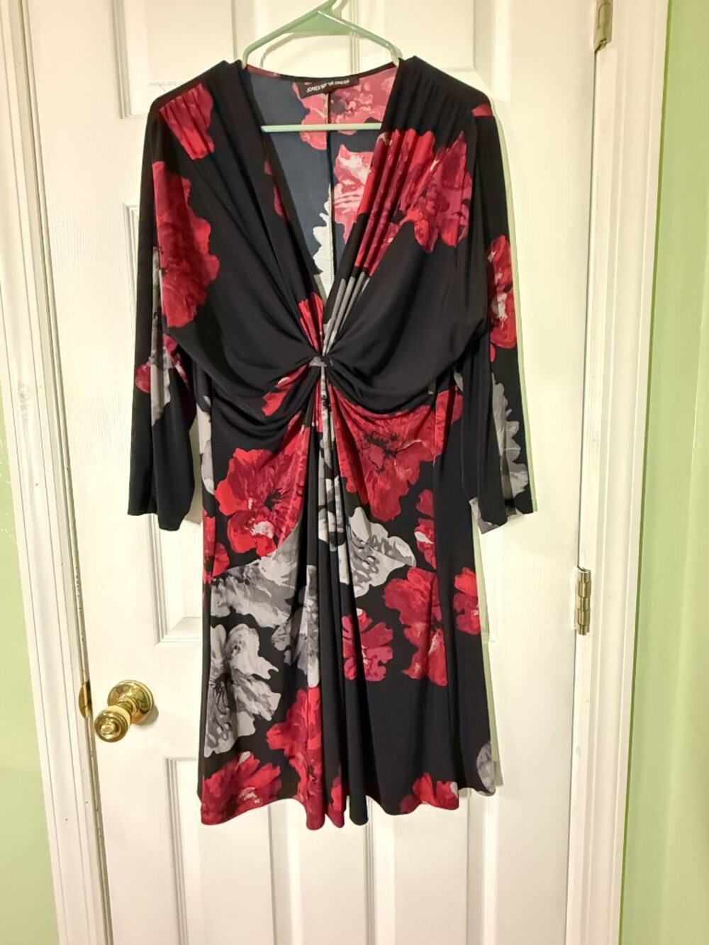 Jones Wear Dress Black Red Floral Twist Front V-Neck 3/4 Sleeve Size 16 - Picture 2 of 6